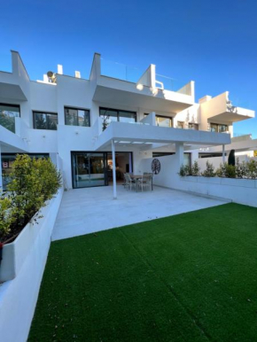 New 3 bed townhouse Estepona beachside